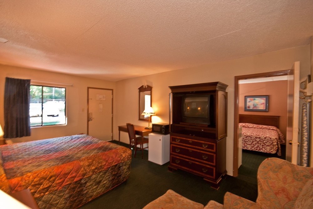 Country Hearth Inn & Suites Marietta 22/43