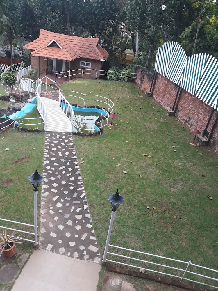SWAGATH HOLIDAY RESORTS 33/34