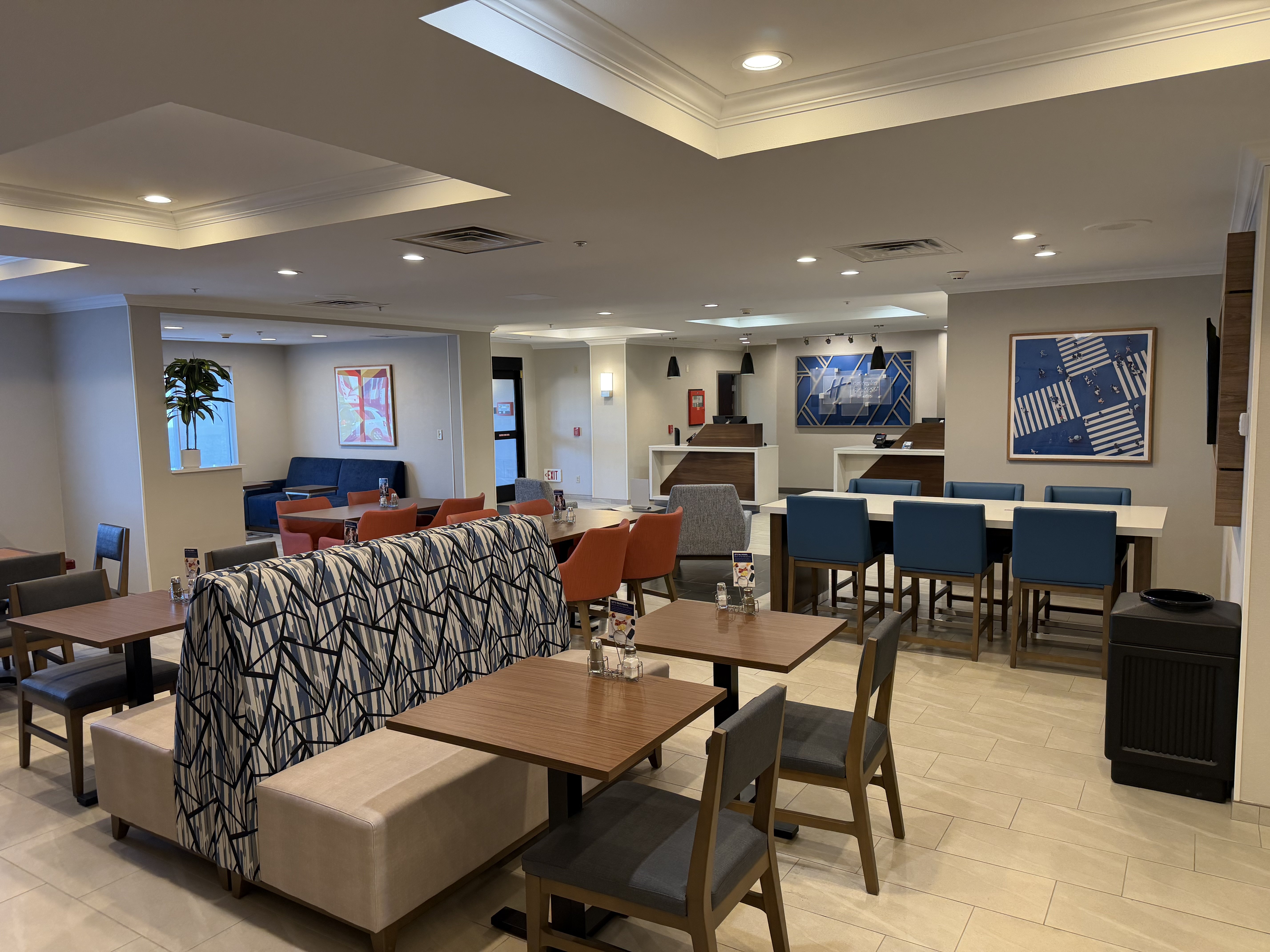 Holiday Inn Express & Suites Syracuse North - Airport Area 55/68