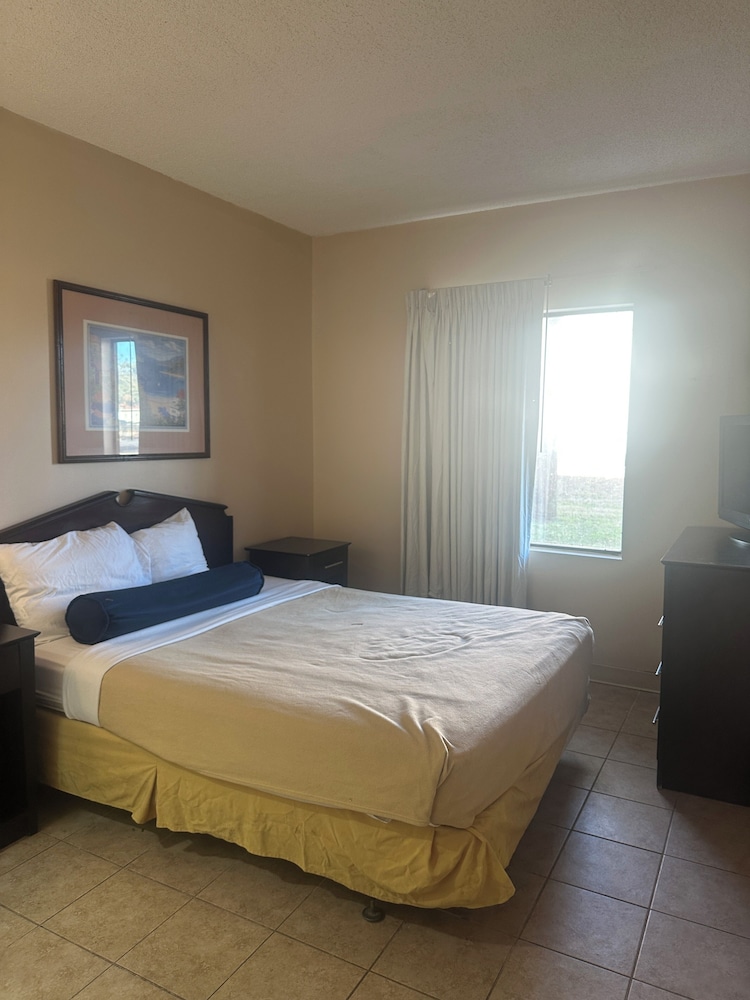 Guest Cottage & Suites 15/60