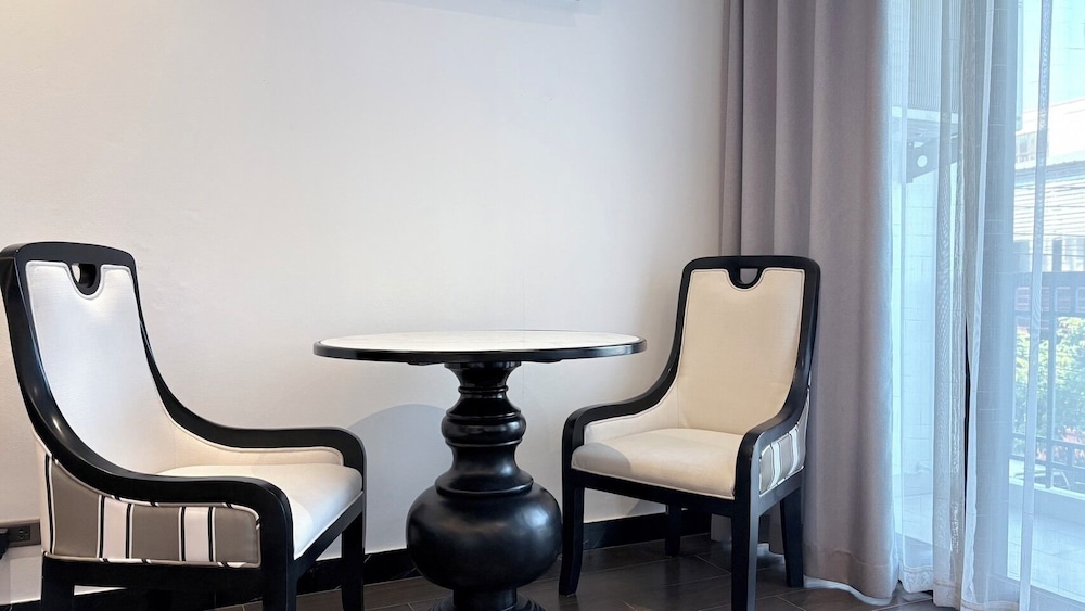 Glory Boutique Suites 40/50