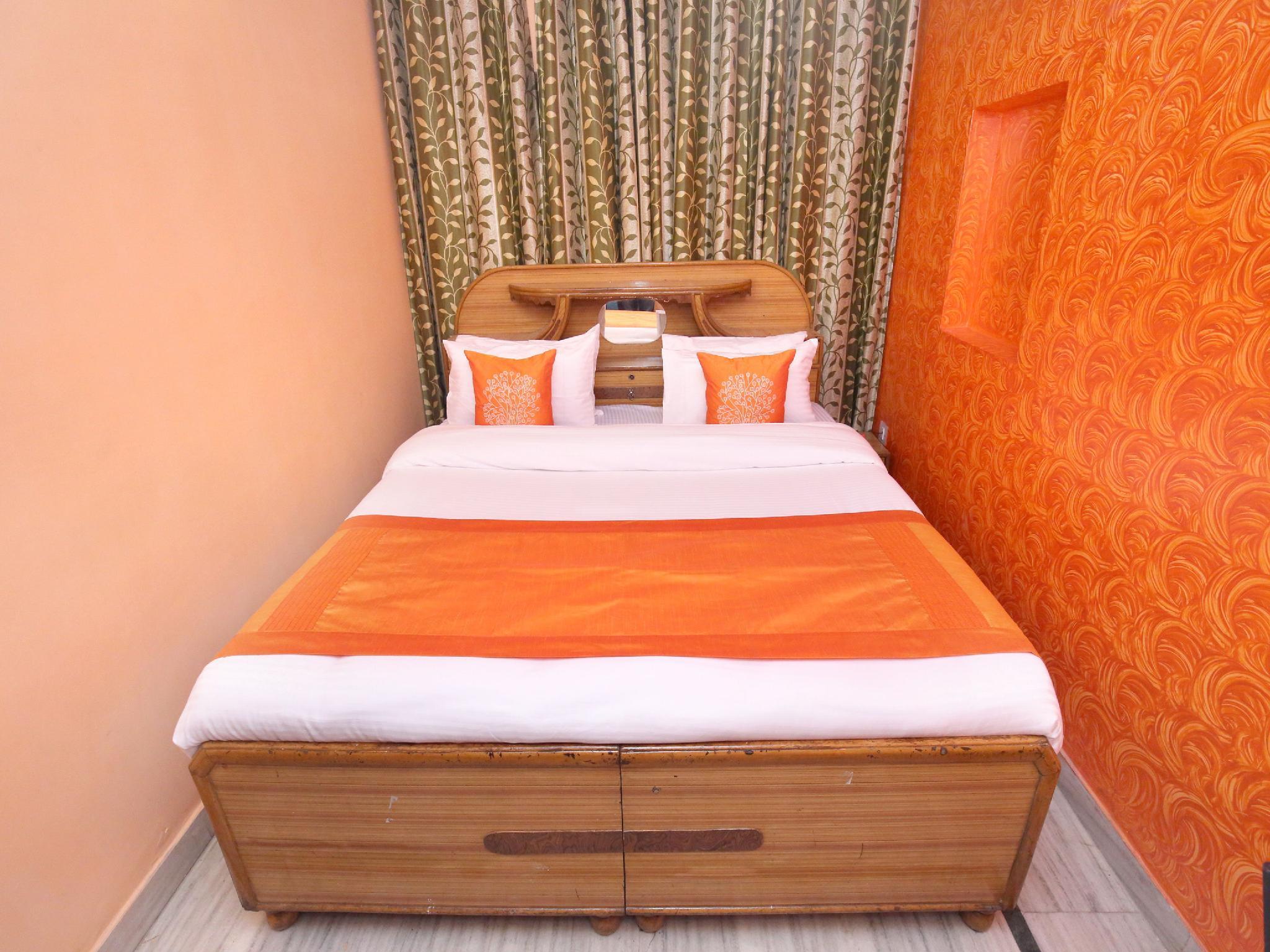 Oyo 10384 Hotel Rajesh Palace 18/30