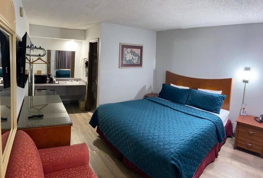 Colonial Inn 9/47