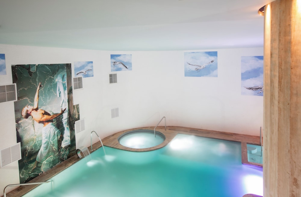 Almar Resort Luxury LGBT Beach Front Experience 34/59