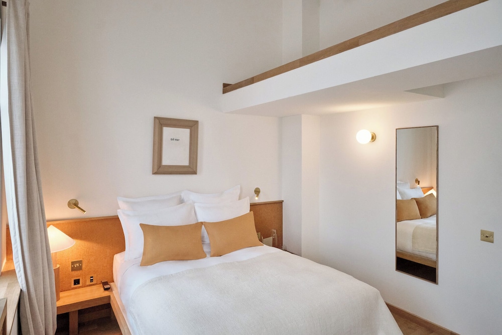 SUPERIOR, DOUBLE BED