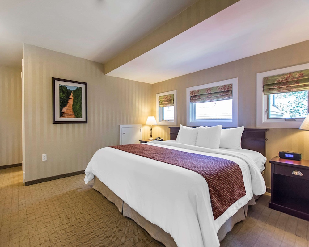 Quality Inn Suites Downtown Charlottetown 12/34