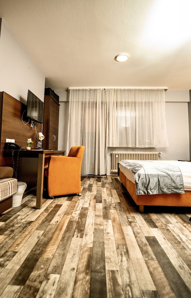 Parkhotel Lindenhof 21/40
