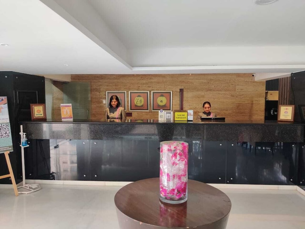 Royal Orchid Golden Suites Pune 11/52