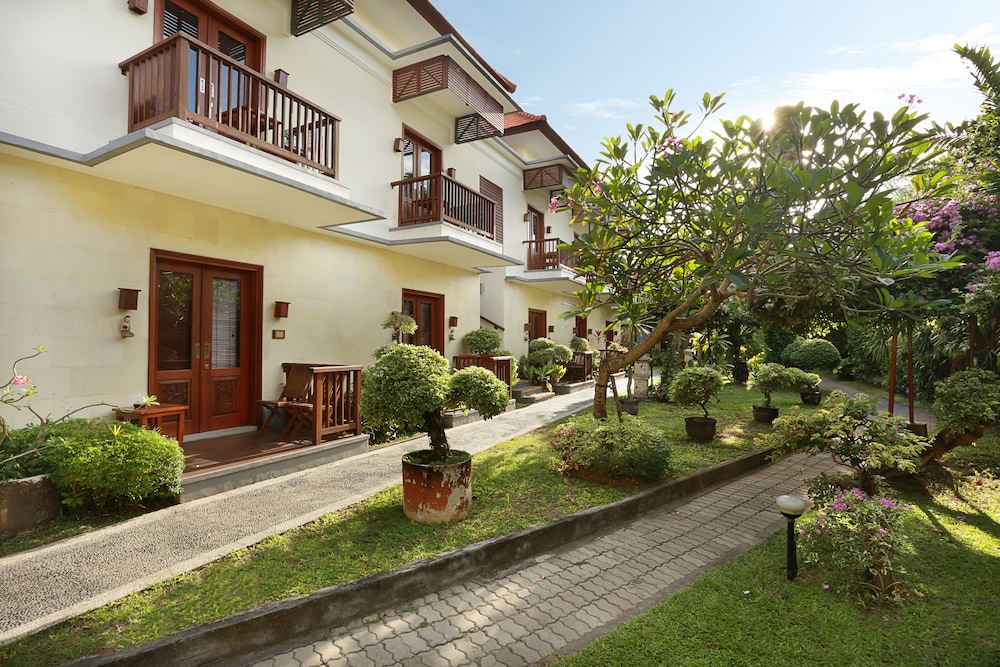 Respati Beach Hotel 60/66
