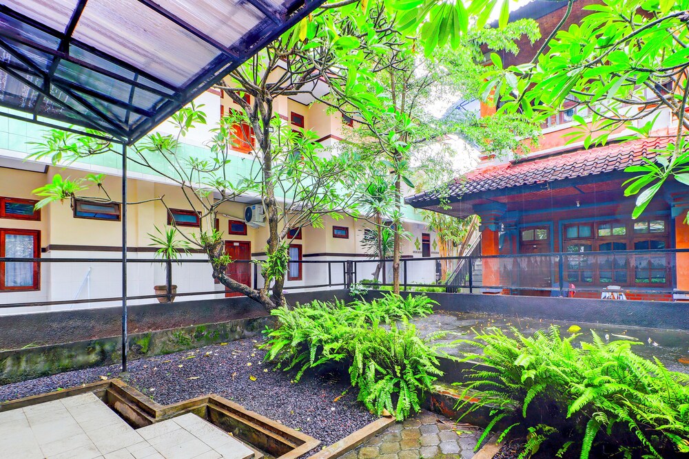 Townhouse Oak Legian Near Legian Beach Formerly Sayang Maha Merta 64/69