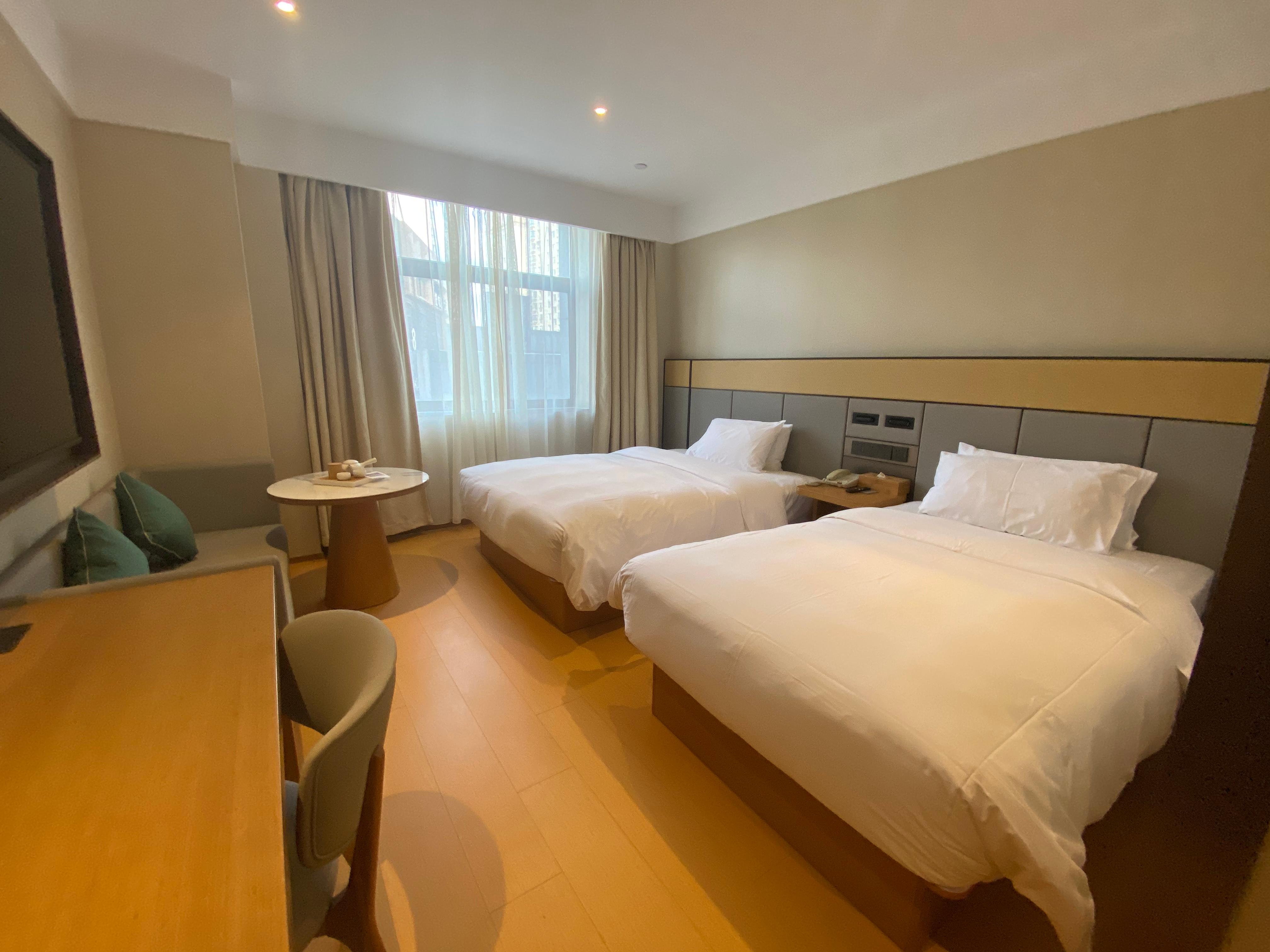 Ji Hotel (Shanghai Jiayi Road subway station) 8/36