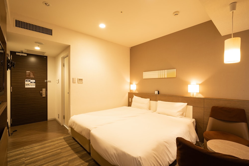 ROOM, TWIN BEDS