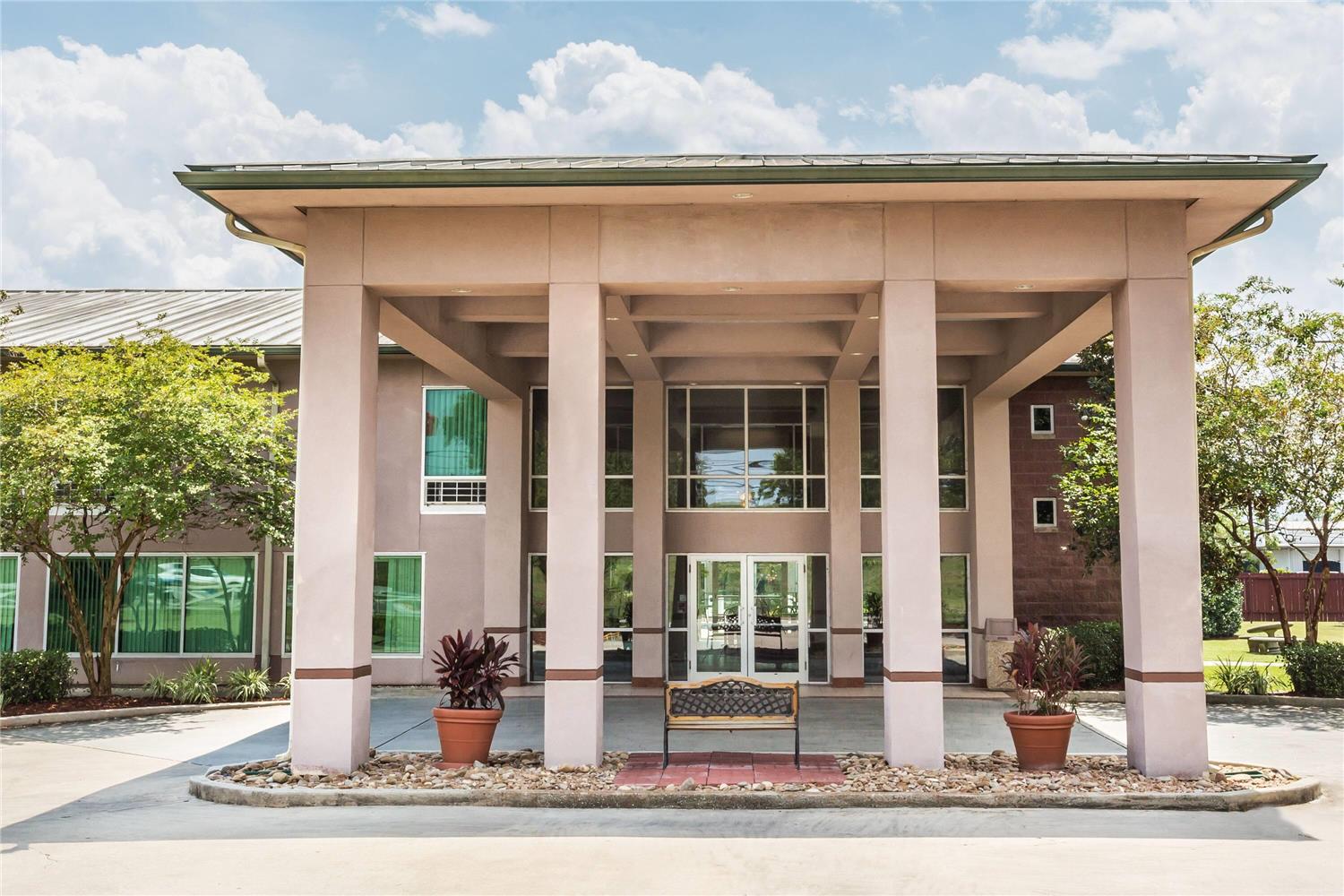 Ramada By Wyndham Luling 1/13