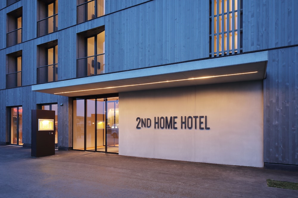 2ND Home Hotel 8/43