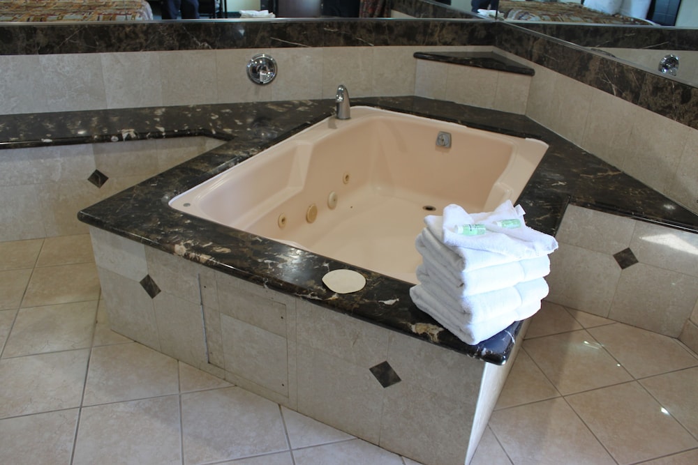 Crystal Inn Suites Spas 41/42