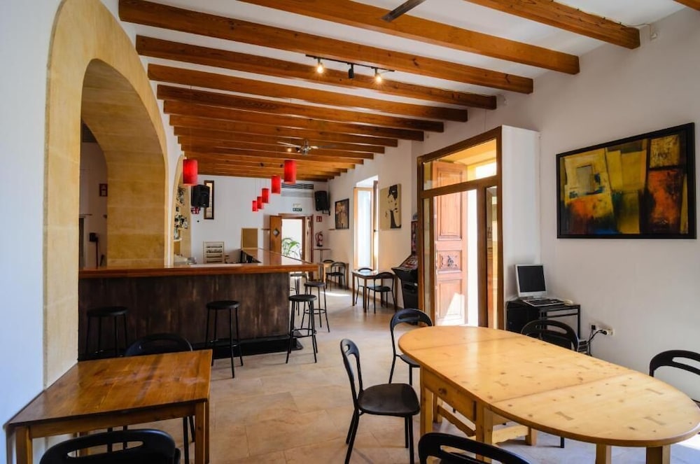 Embat Hostel 18/28