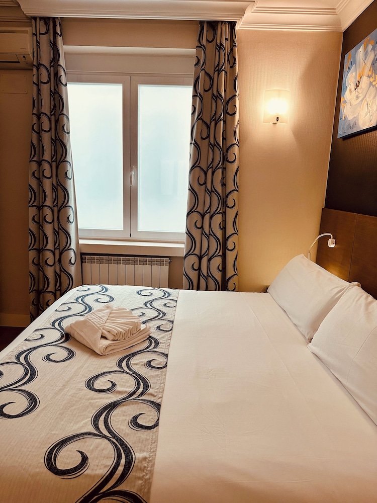 Hostal Sol Square Madrid 23/50