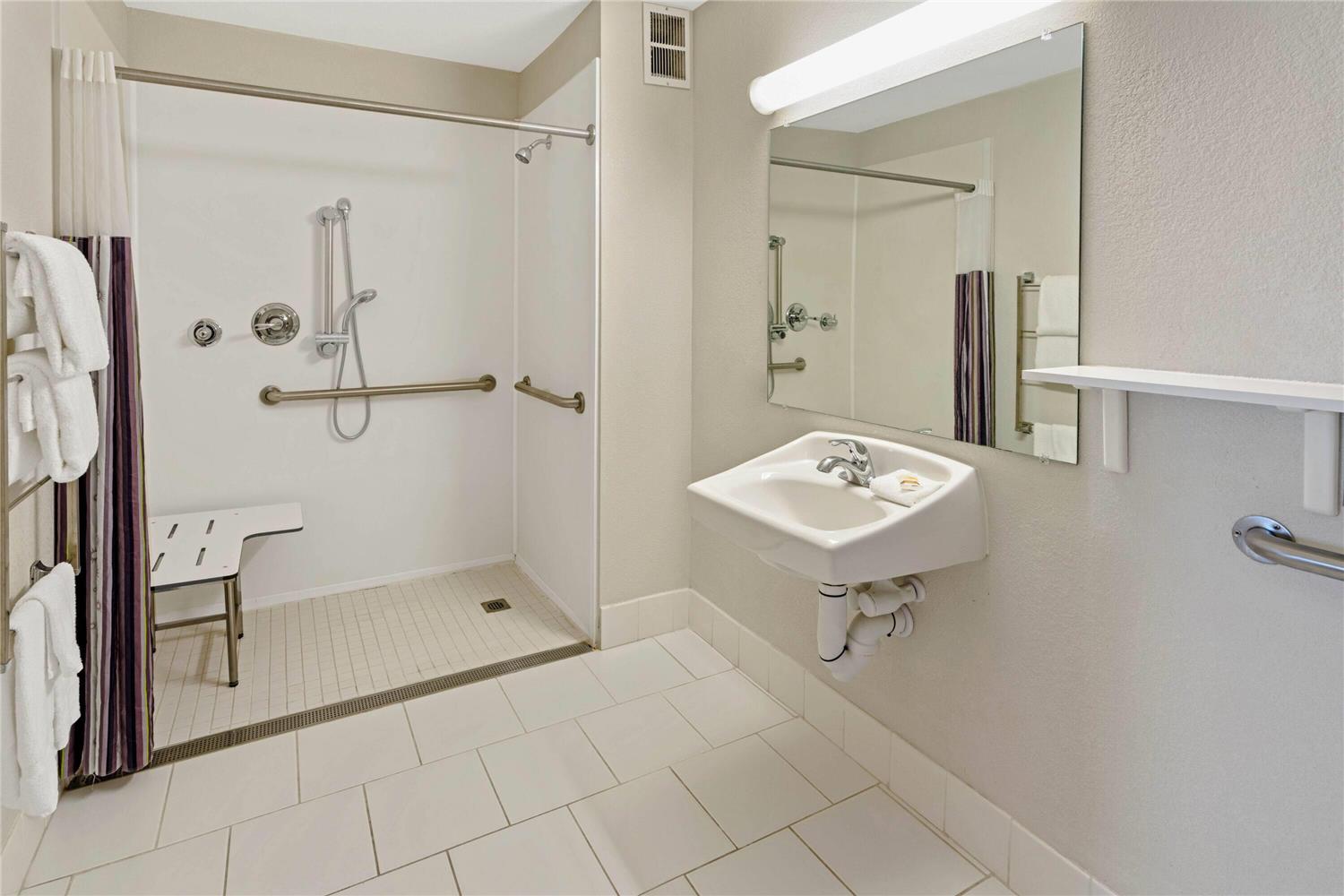 Travelodge by Wyndham Phoenix North 24/25