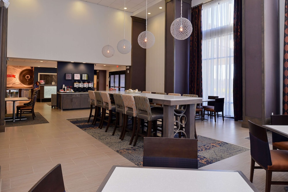 Hampton Inn & Suites Albany/East Greenbush 35/46