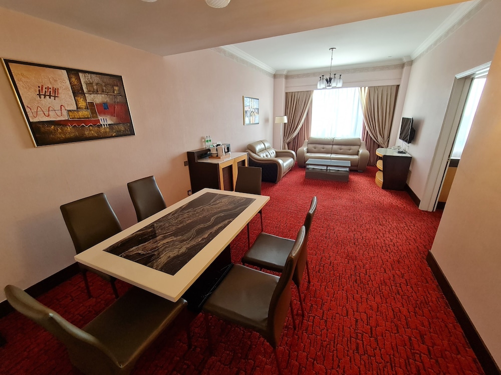 Dynasty Hotel 28/41