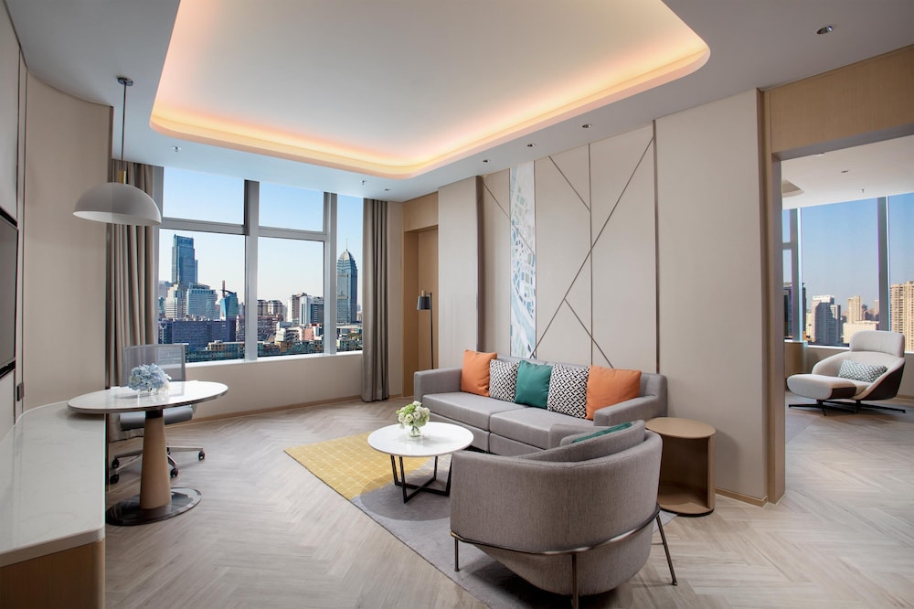 Holiday Inn Wuxi Central Station 32/56