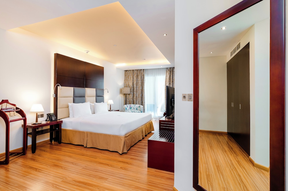 Metropolitan Al Mafraq Hotel 15/71