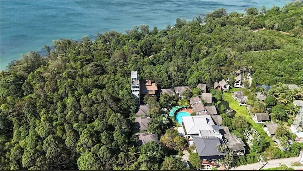 Vela Phu Quoc Resort 90/98