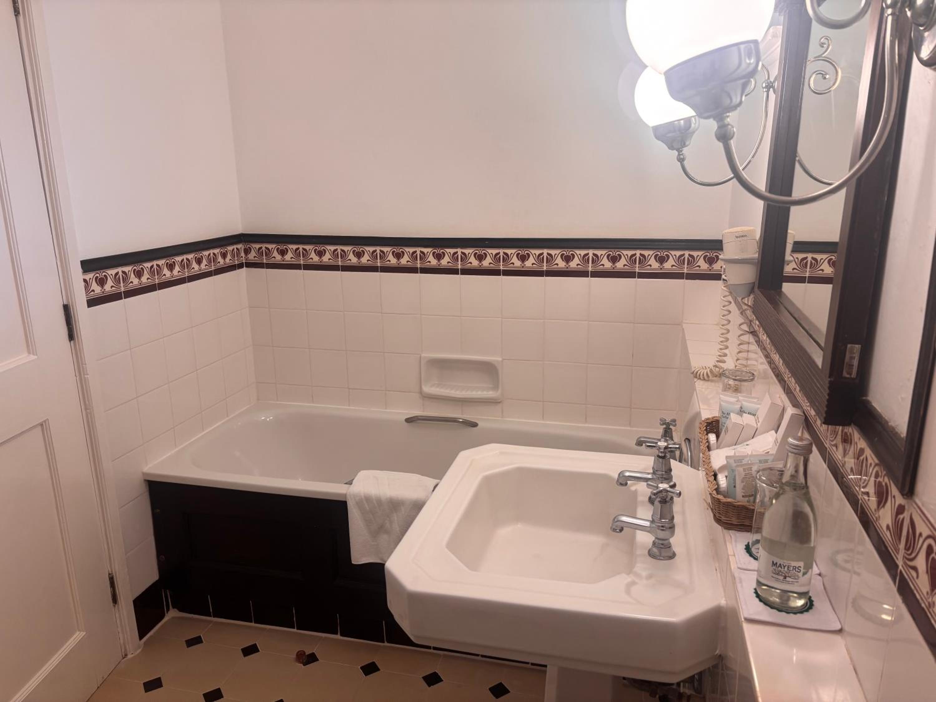 Deluxe, Double or Twin Bed, Windsor Golf Hotel And Country Club 5/7