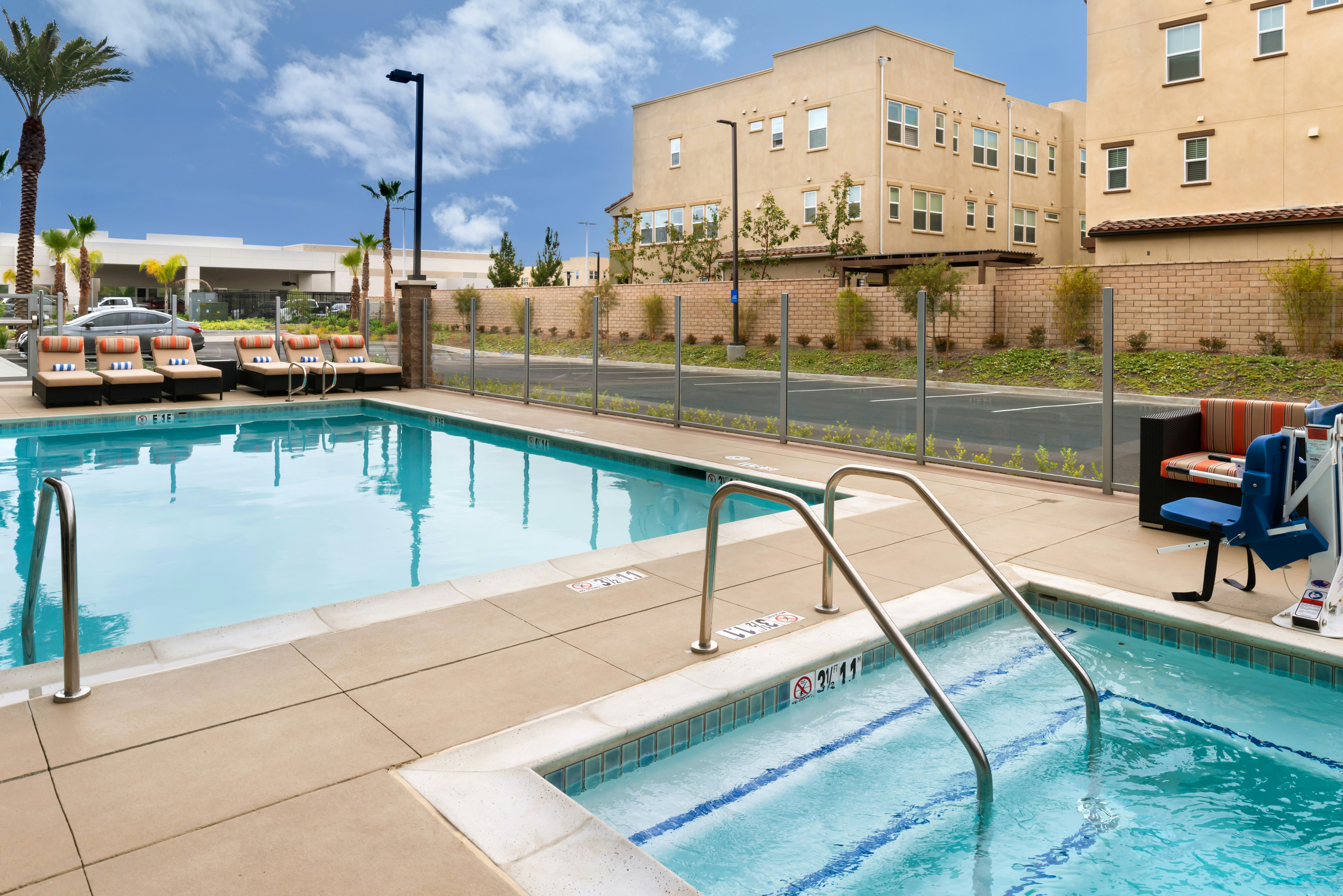 Hampton Inn & Suites Buena Park 32/55