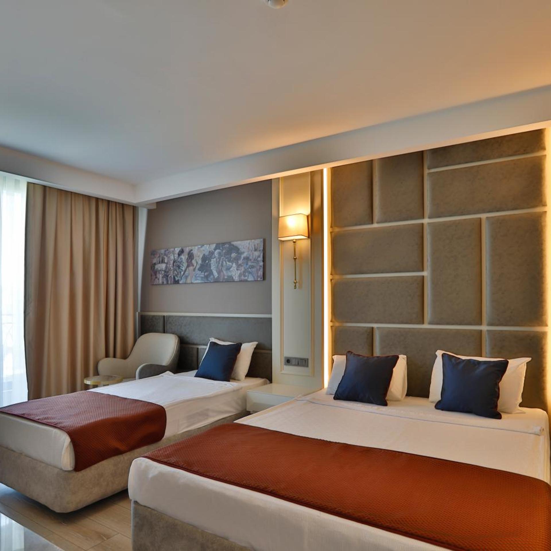Deluxe, Double or Twin Bed, Pool Access