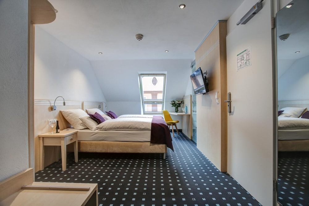 Rhein Neckar Hotel Mannheim 43/44