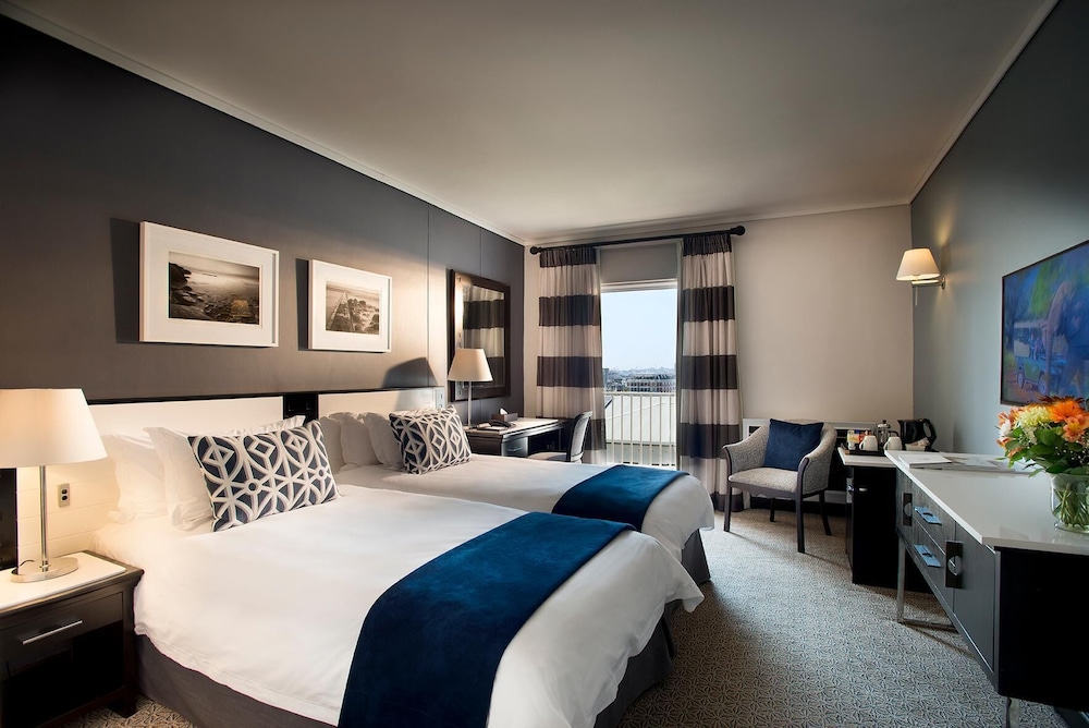 Deluxe Room With Twin Beds