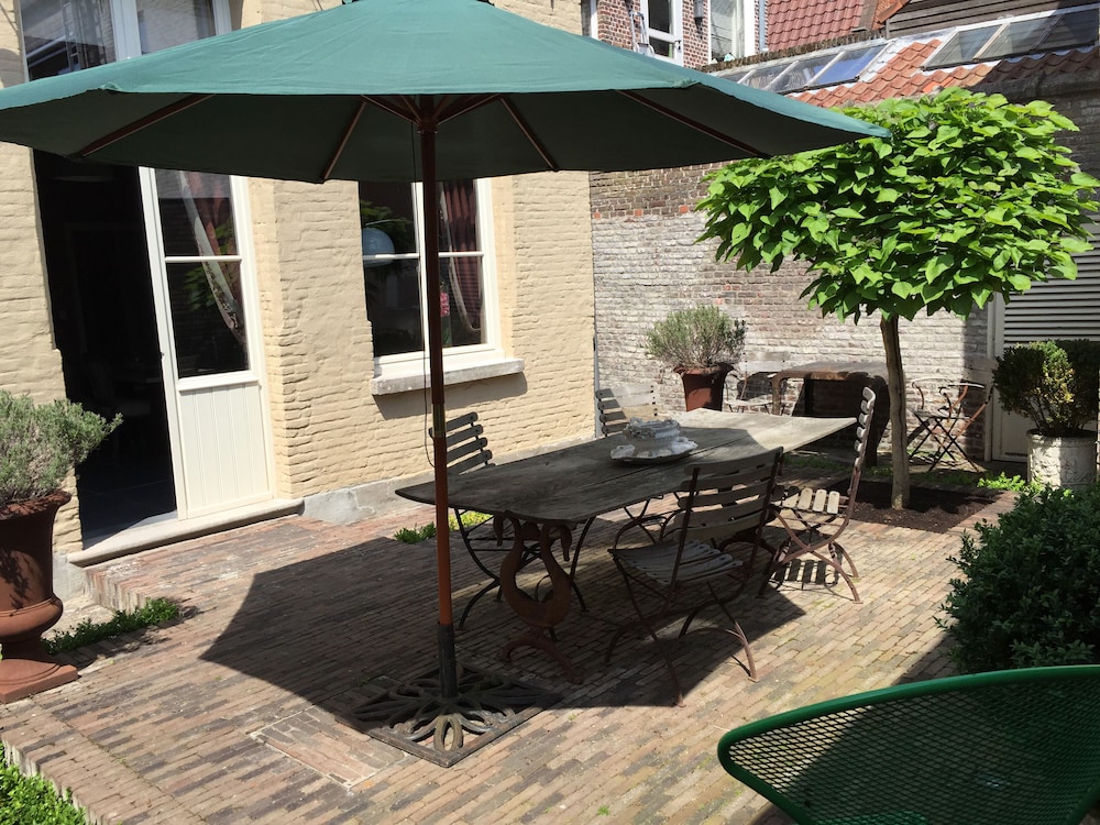 1669 Bed And Breakfast 39/50