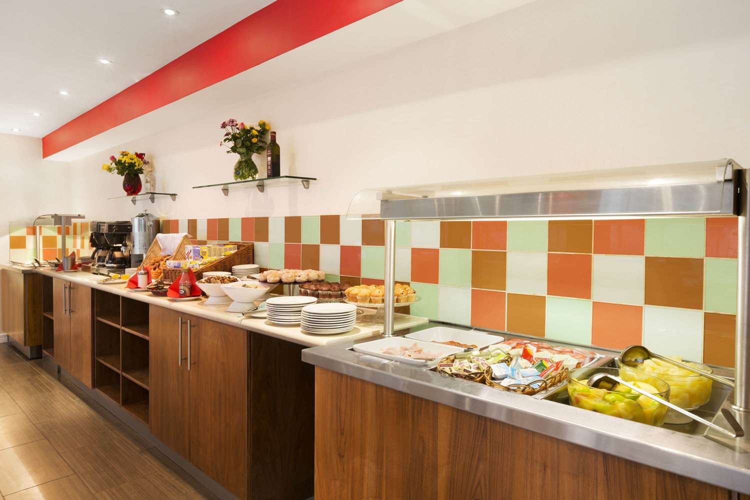 Ramada by Wyndham Hounslow - Heathrow East 3/13