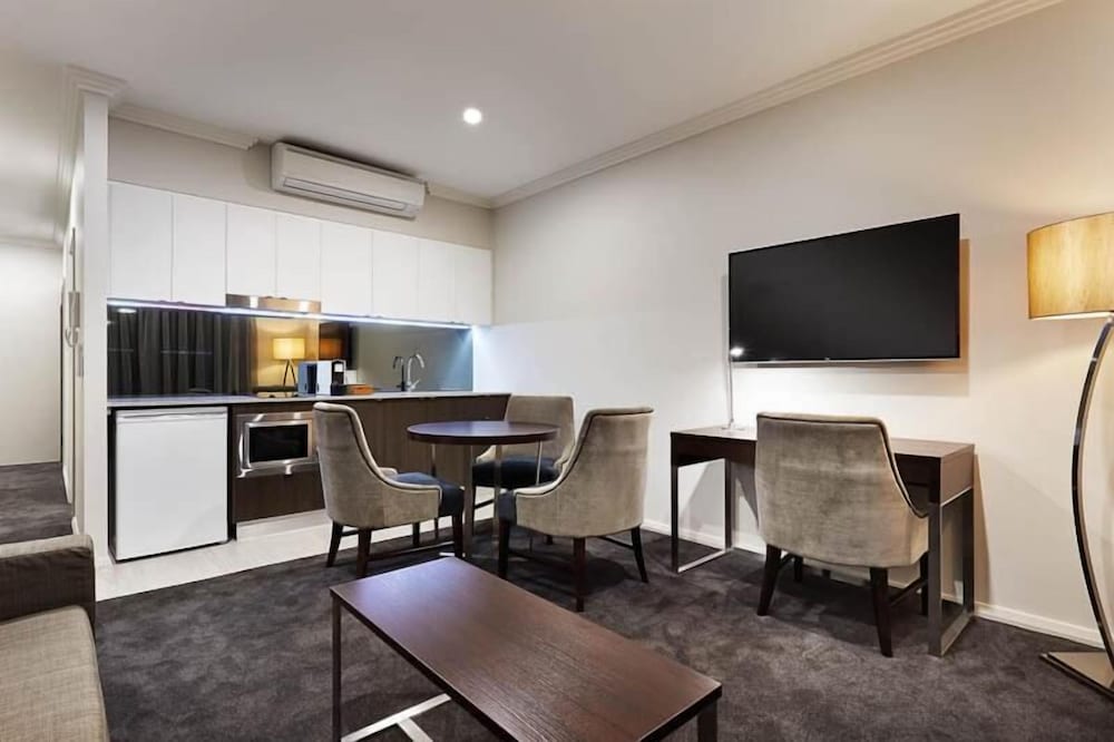 Attika Hotel 36/38