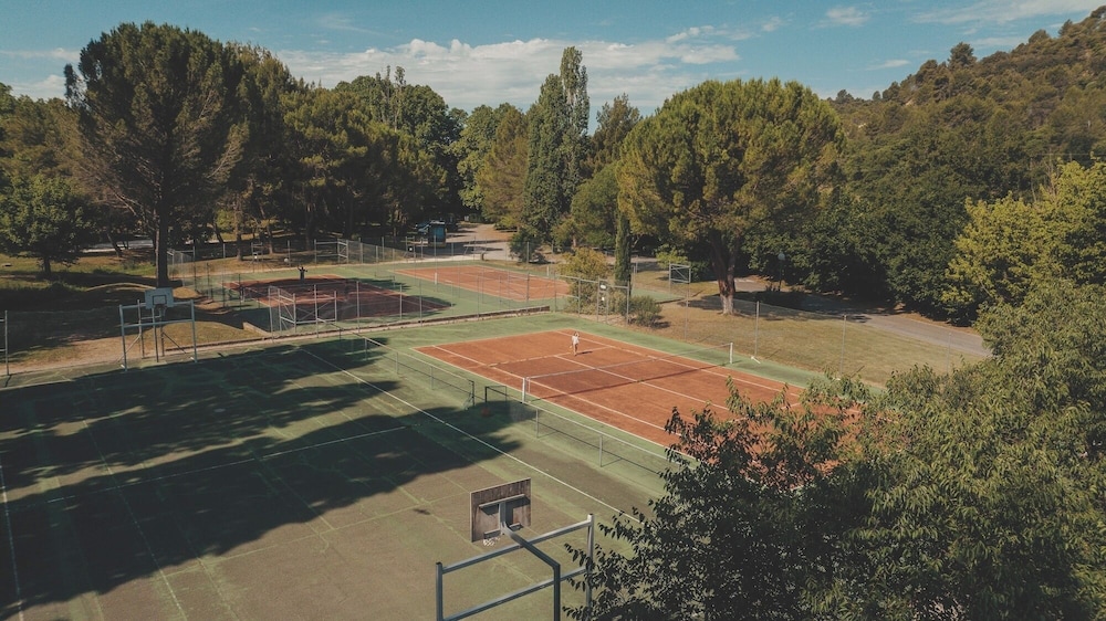 Club Domaine de Chateau Laval 27/49
