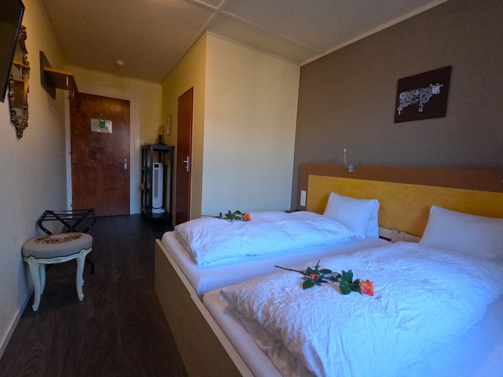 CLASSIC, DOUBLE OR TWIN BED, MOUNTAIN VIEW, BALCONY