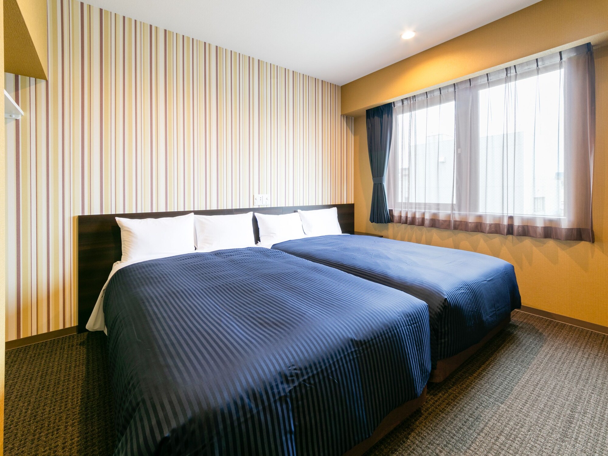 ROOM, TWIN BEDS, SMOKING