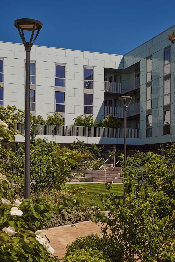 Hyatt Centric Cambridge 47/48