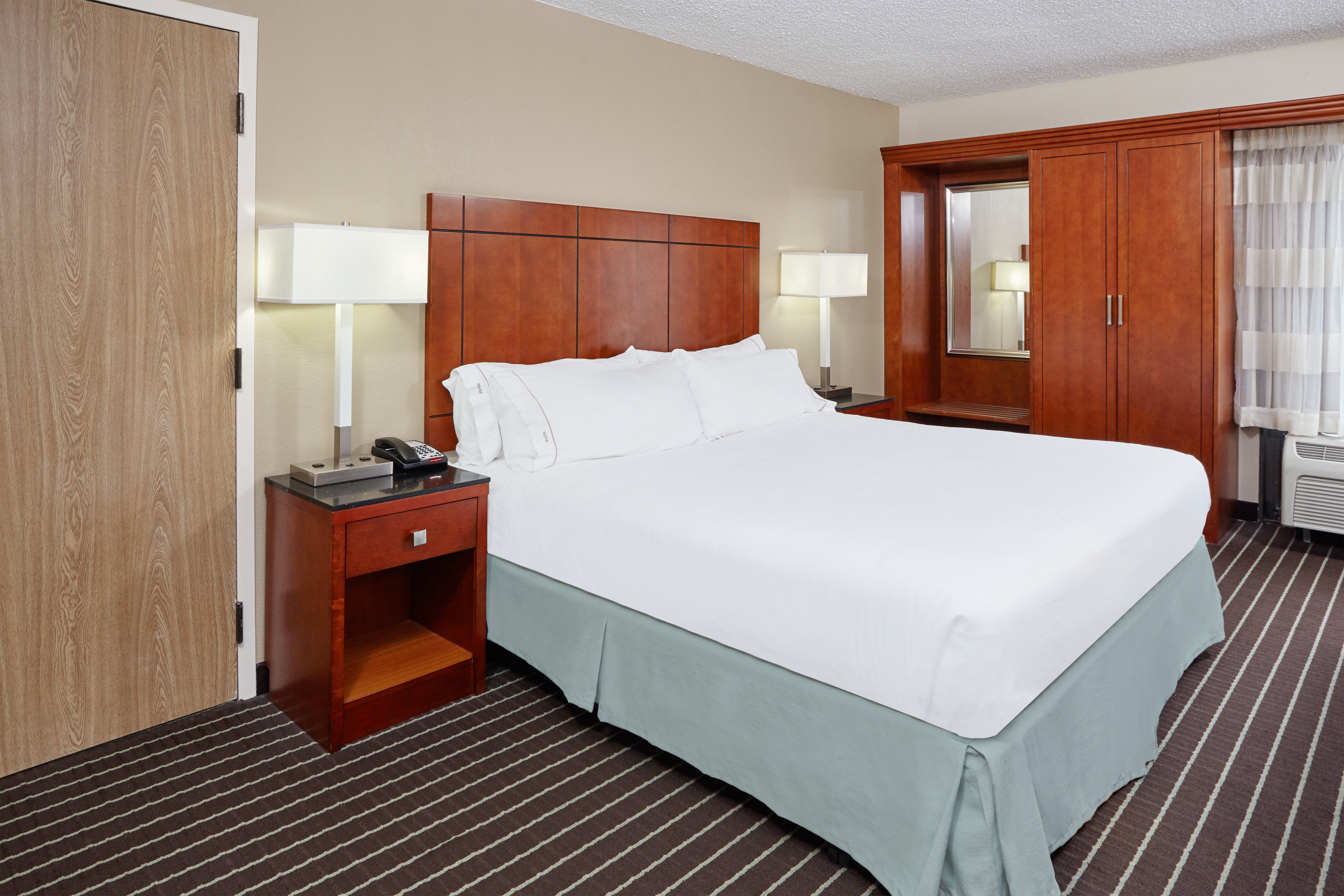 Holiday Inn Express Hampton Coliseum Central 25/80