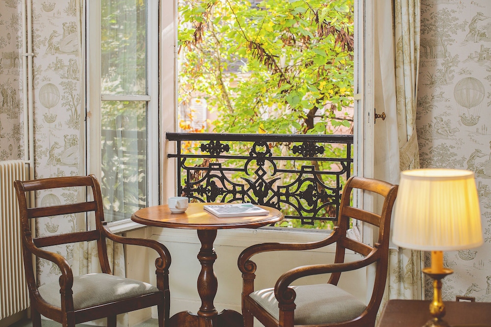 Hotel des Grandes Ecoles 34/49