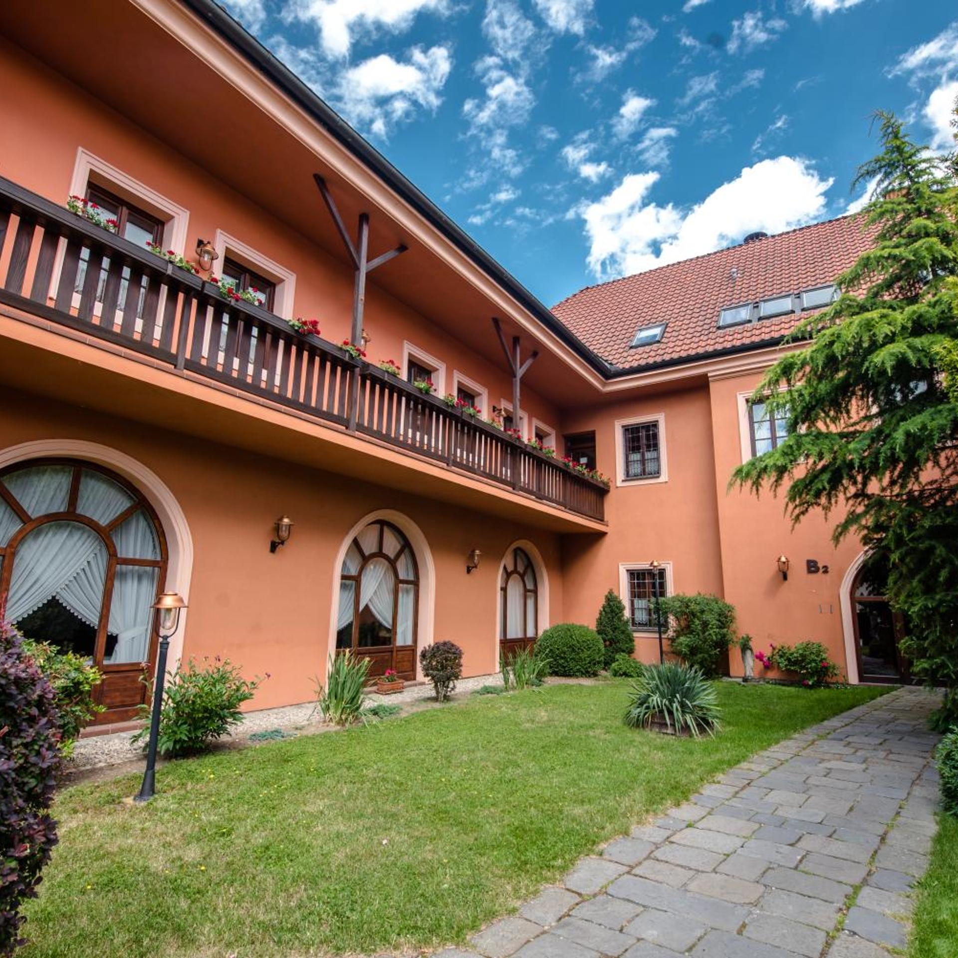 Hotel Octarna 63/68
