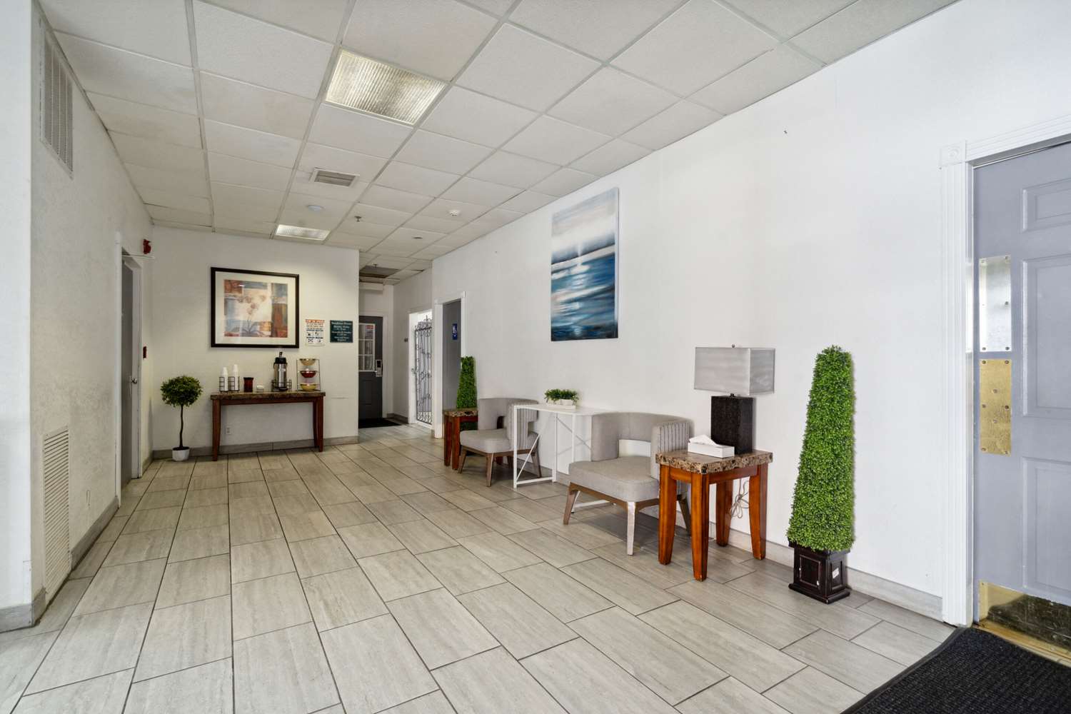 Econo Lodge Inn & Suites Waterloo Downtown 16/30