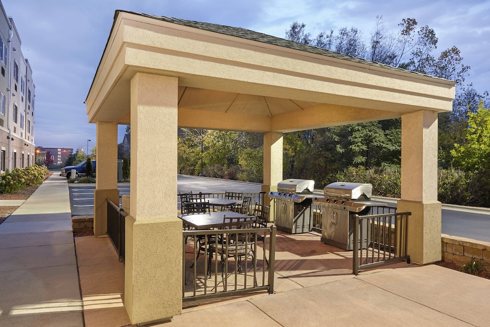 Candlewood Suites Milwaukee Airport-Oak Creek 54/73