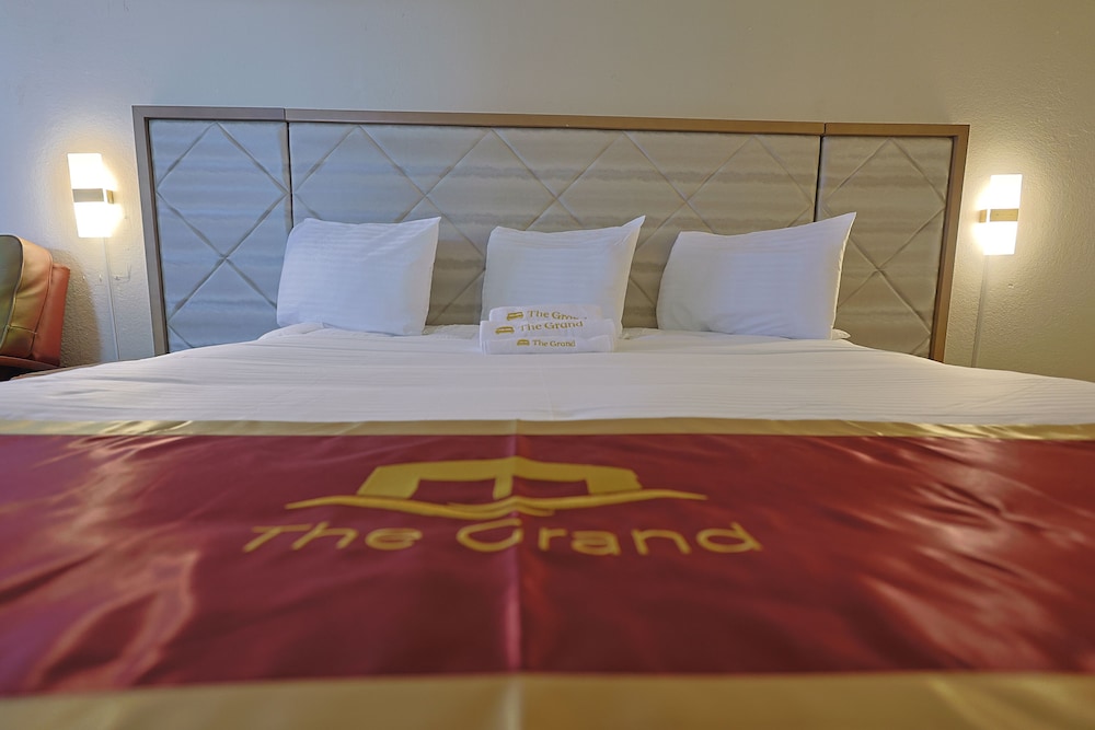 1 King Bed Non-Smoking, Micfridge