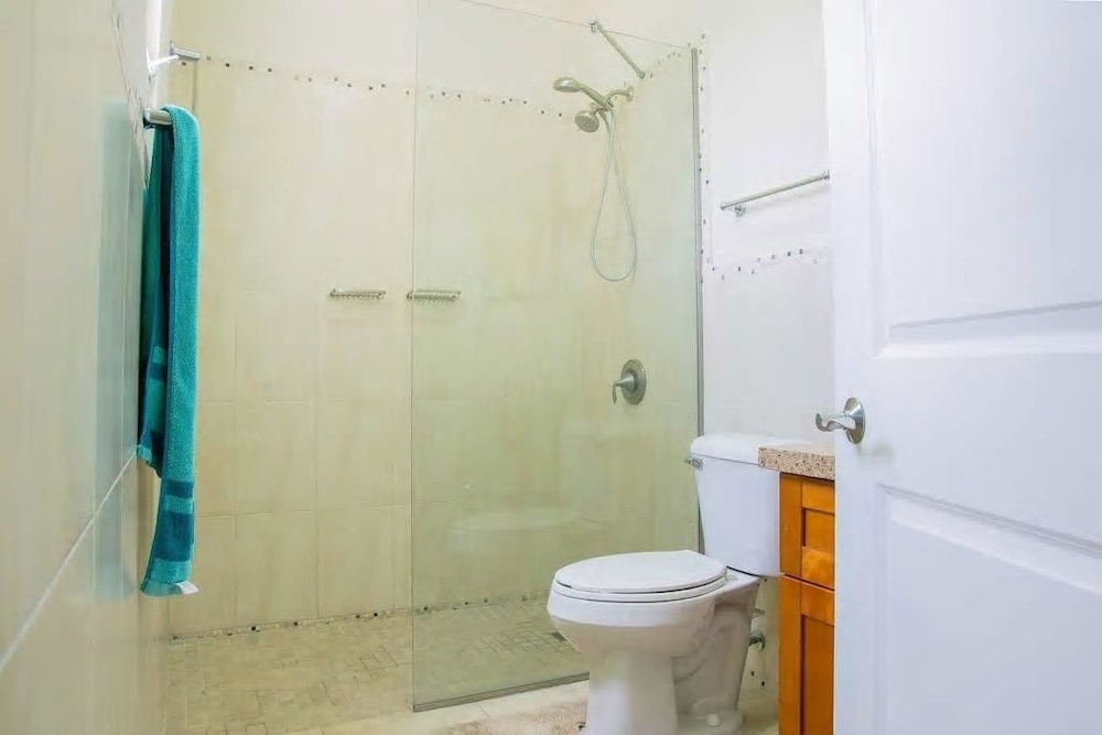 Apartment, 2 Queen Beds, Mountain View, Pool Access، New Kingston Guest Apt At Sonoma Estate 5/6