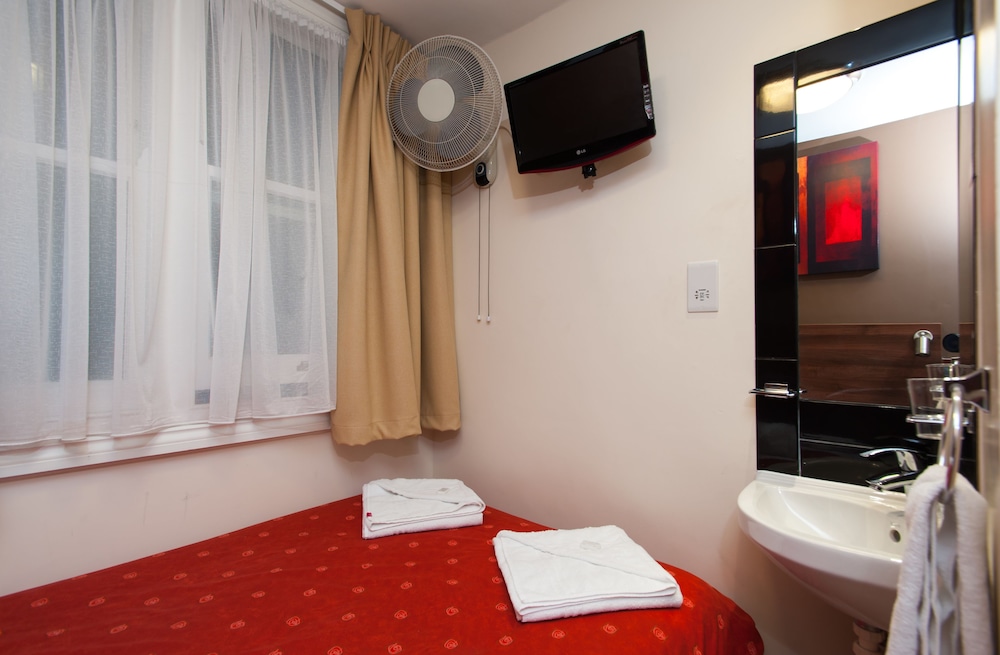 Marble Arch Inn 23/29