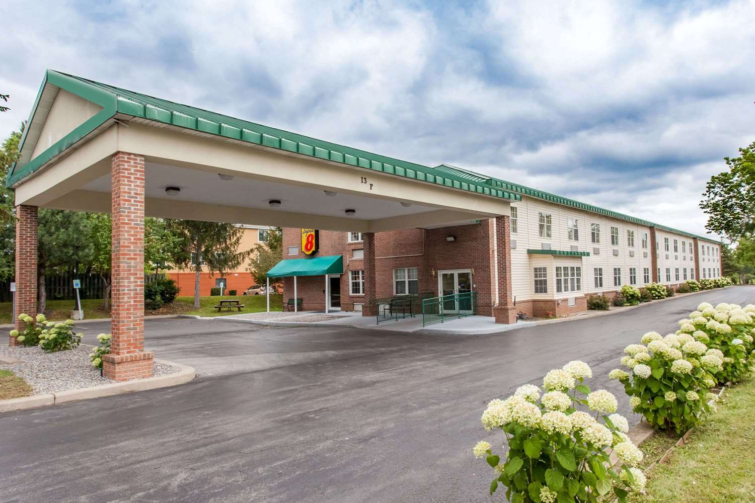 Super 8 By Wyndham Syracuse East 1/13
