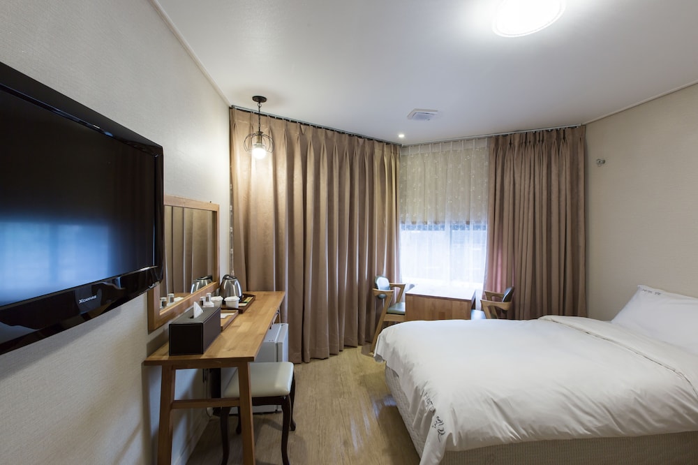 Hotel Elin 15/35