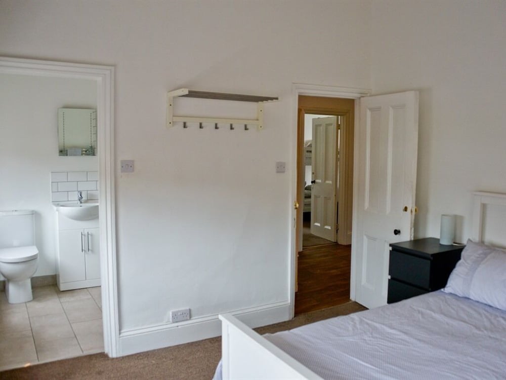 Corner House Apartment 7/23